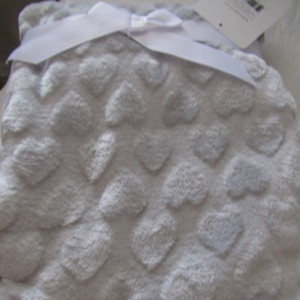 BABY BOYS BLANKET 30"x36" GRAY HEARTS CRIB STROLLER CAR SEAT BUTTON & STITCHES